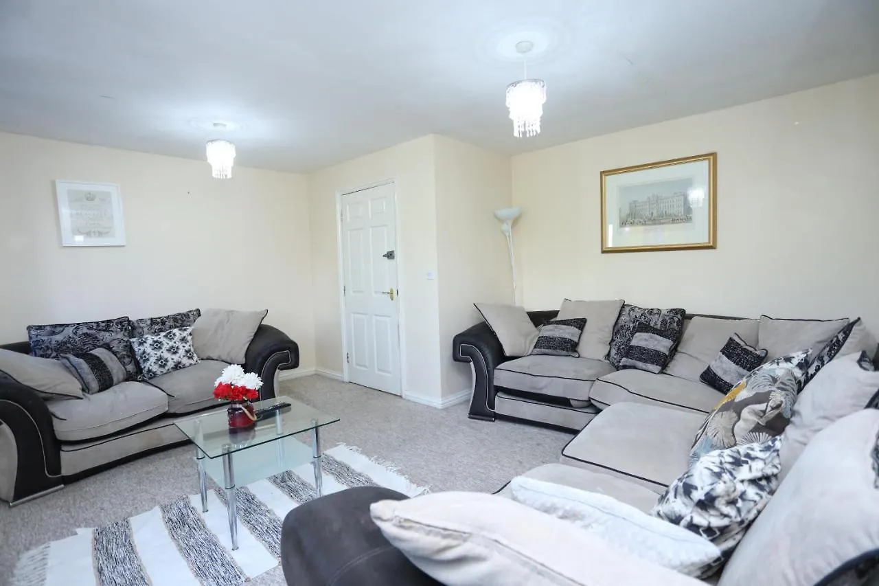 Lovely 4 Bed House London Holiday home