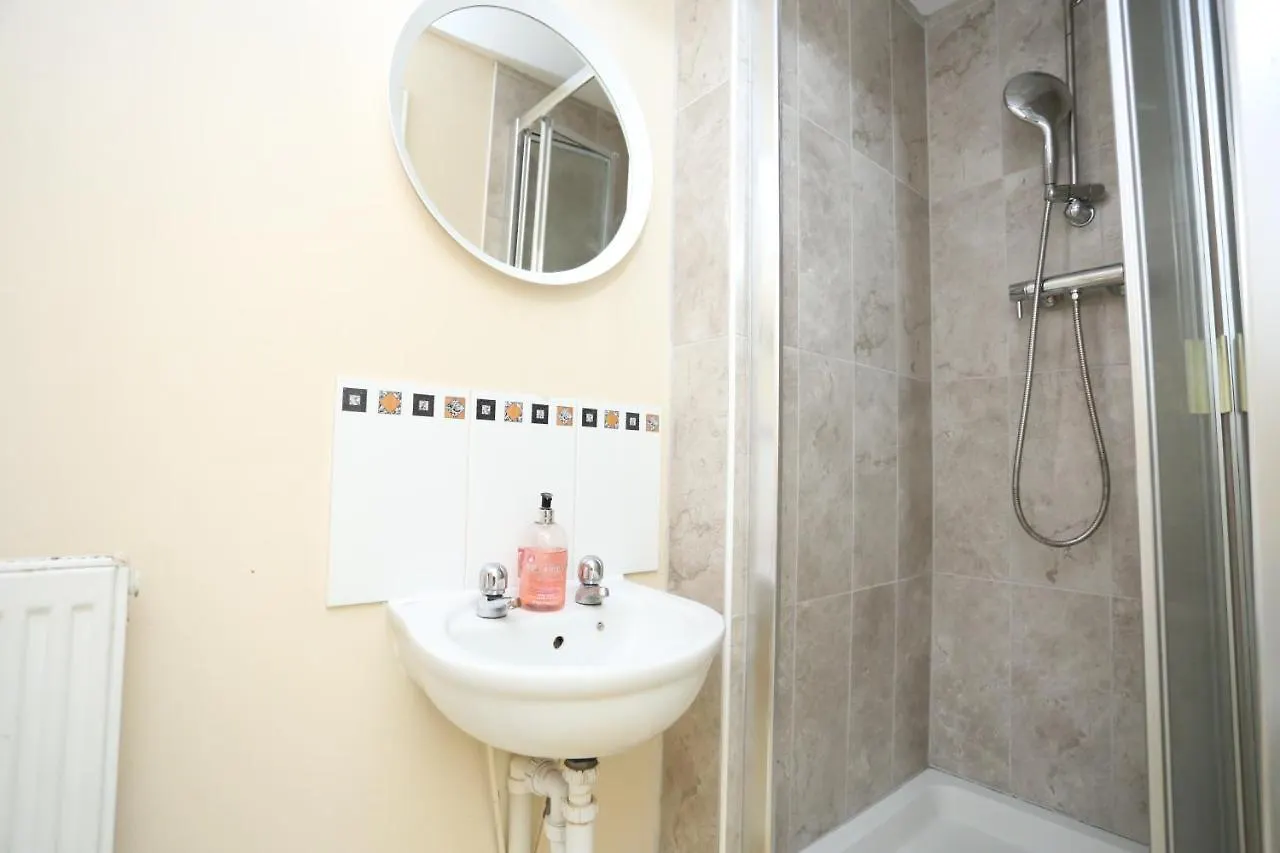 Lovely 4 Bed House London Holiday home United Kingdom