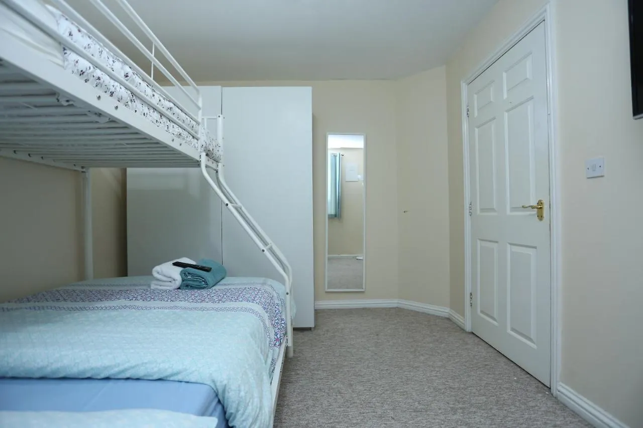 Lovely 4 Bed House London Holiday home