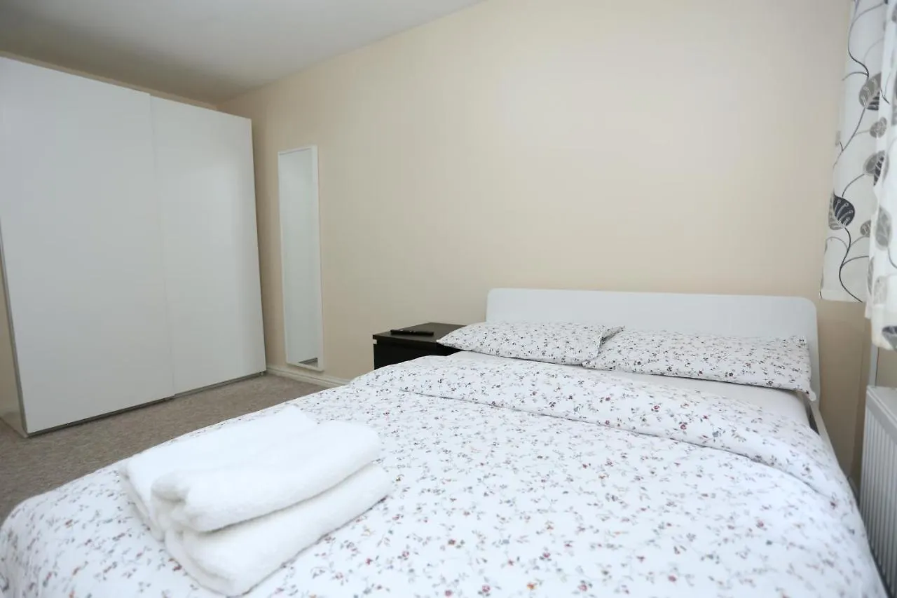 Lovely 4 Bed House London Holiday home