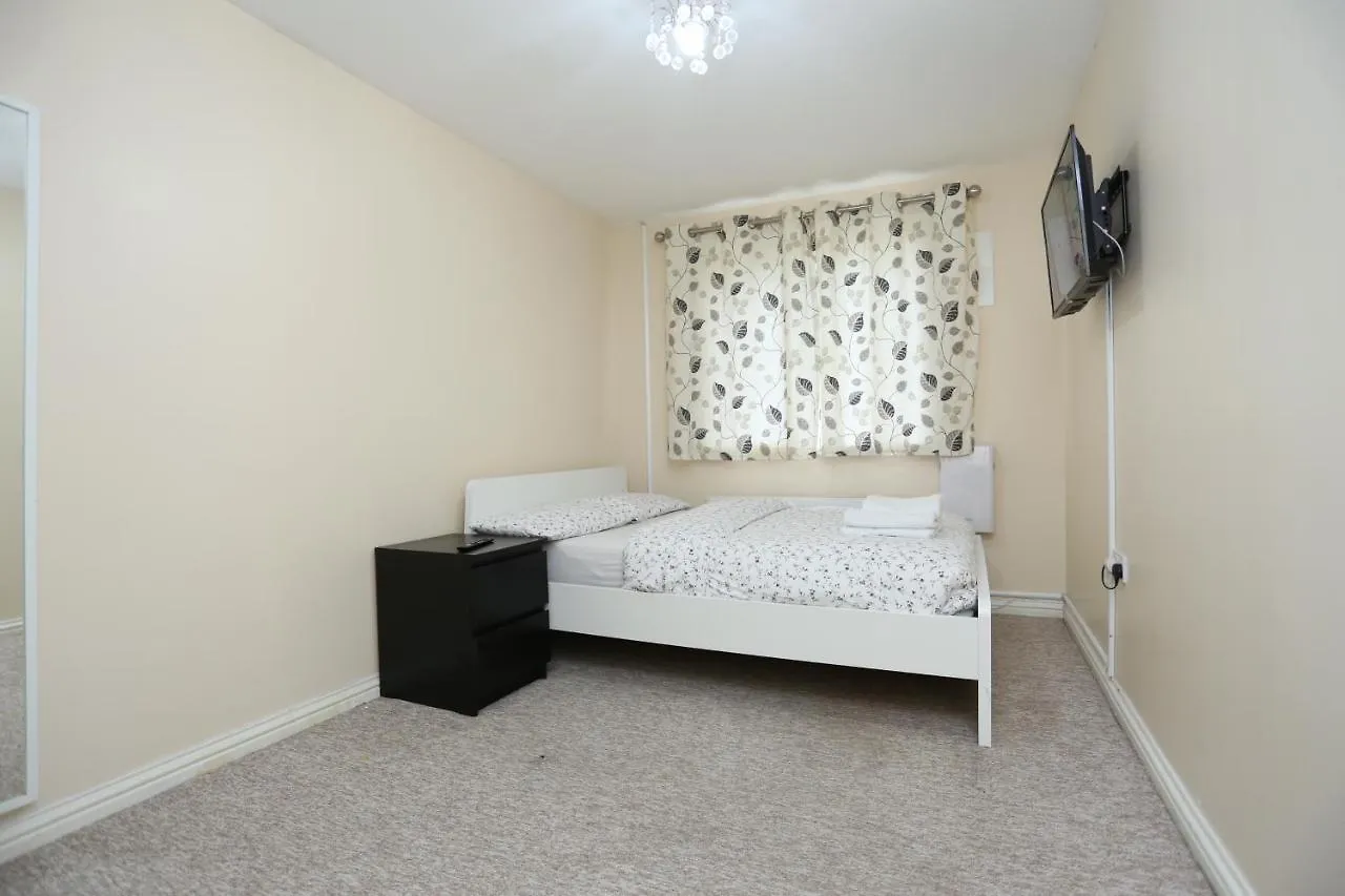 Dom wakacyjny Lovely 4 Bed House Londyn Wielka Brytania